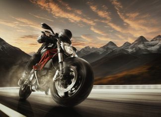 Textil alebo koža? Akú kombinézu na motorku vybrať?