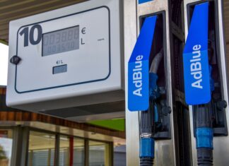 AdBlue a jeho úloha v moderných dieselových motoroch AdBlue – kľúčová zložka pre znižovanie emisií v moderných dieselových motoroch.