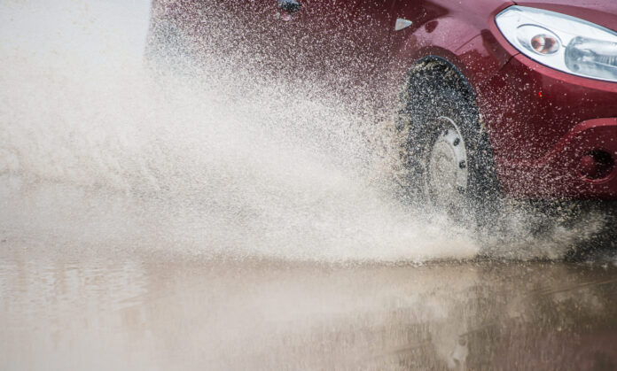Jarná cesta s premávkou a meniacimi sa podmienkami po zime